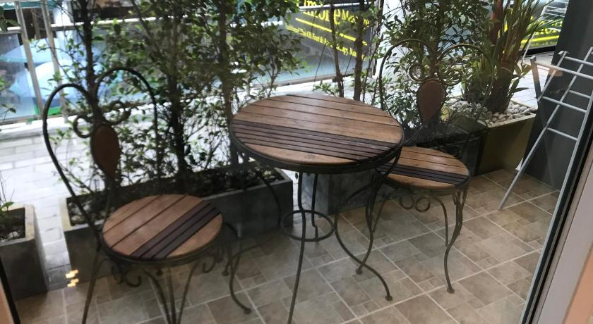 Others 4, Cafe de Paris, Phuket Island