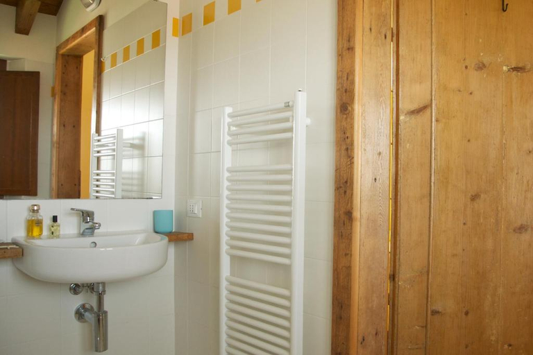 Bathroom 2, Cascina delle Mele, Milano