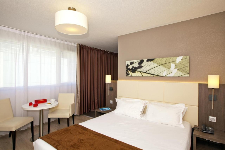 Bedroom, Sejours & Affaires Montreuil, Seine-Saint-Denis