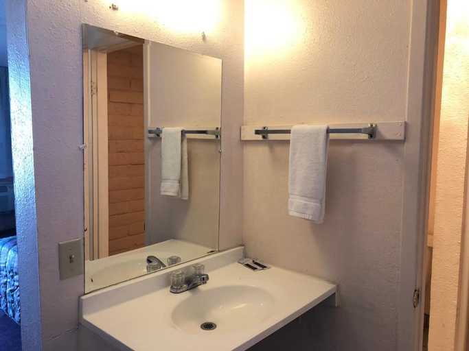 Bathroom, Motel Deluxe, Los Angeles