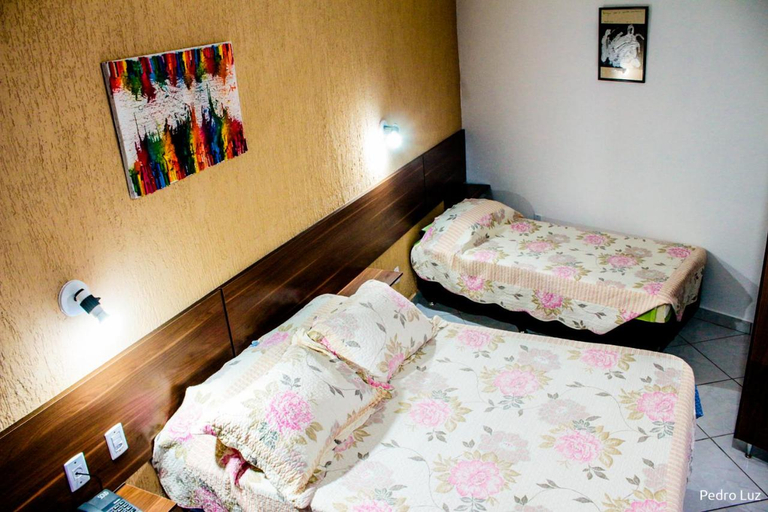 Bedroom 2, Hotel Halloween Inn Penedo, Itatiaia