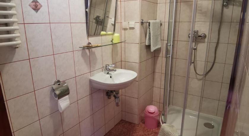 Bathroom 4, Dom pod Tujami, Kraków City