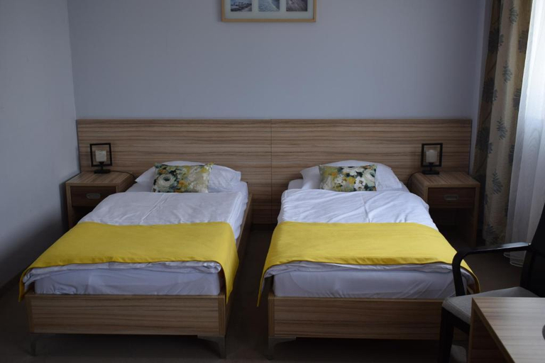 Bedroom 2, Hotel Alpex View, Zabrze
