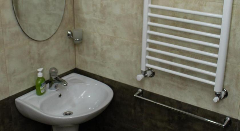 Bathroom, Bee Lucky Hostel and Tours, Yerevan