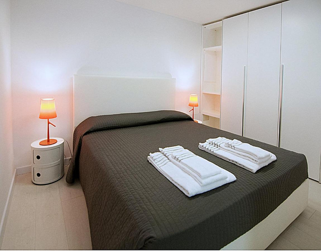 Bedroom 3, BB Hotels Aparthotel Desuite, Milano
