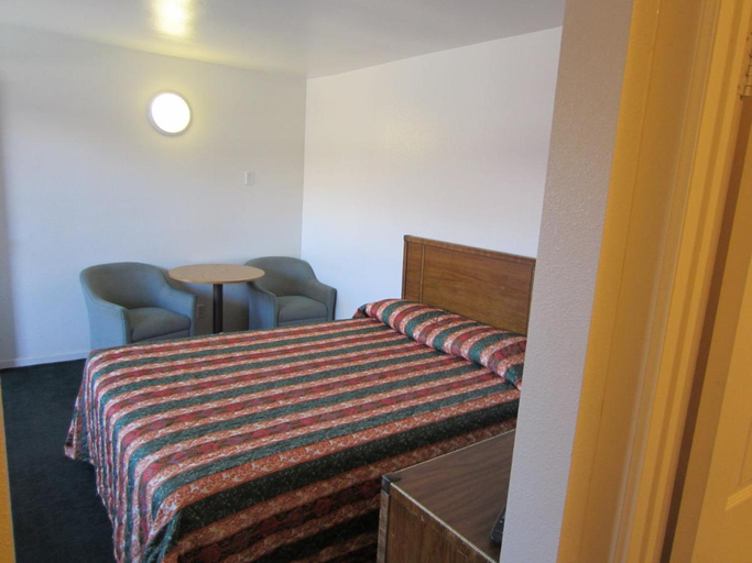 Bedroom 5, Welcome Inn & Suites, Orange