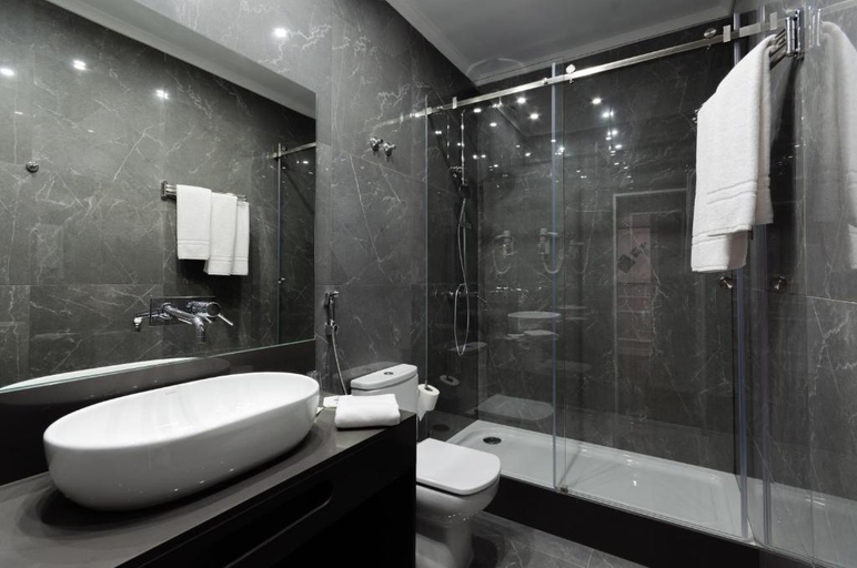 Bathroom 3, Le Jardin Lisbon, Lisbon
