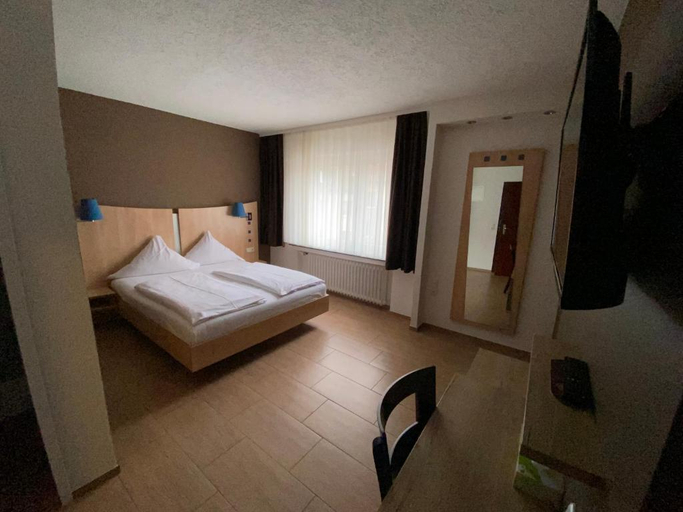 Bedroom 3, Frohnhauser Hof Hotel, Essen