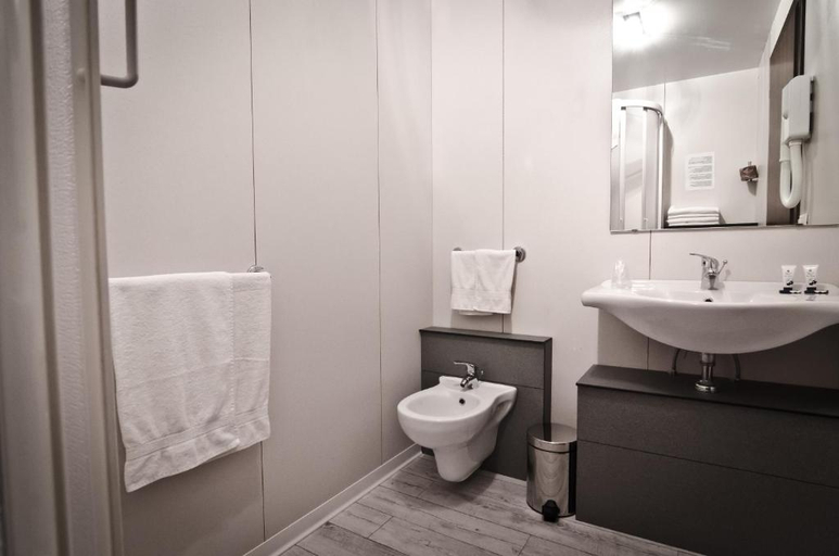 Bathroom 5, Londrino Sanremo, Imperia
