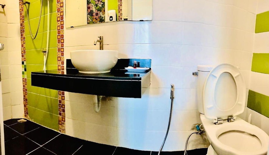 Bathroom 3, Koh Larn White House, Pattaya