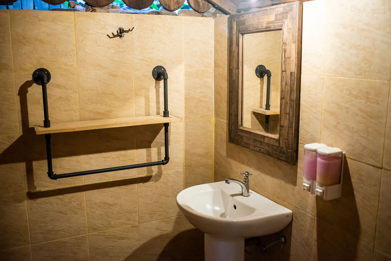 Bathroom, Hot Coffee Guest House and Resort, Mae Chaem