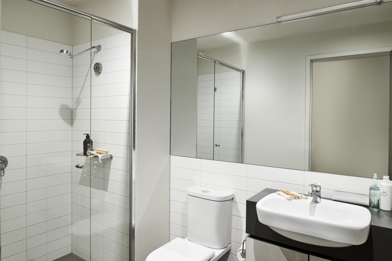 Bathroom, Punthill Essendon Grand Hotel, Melbourne