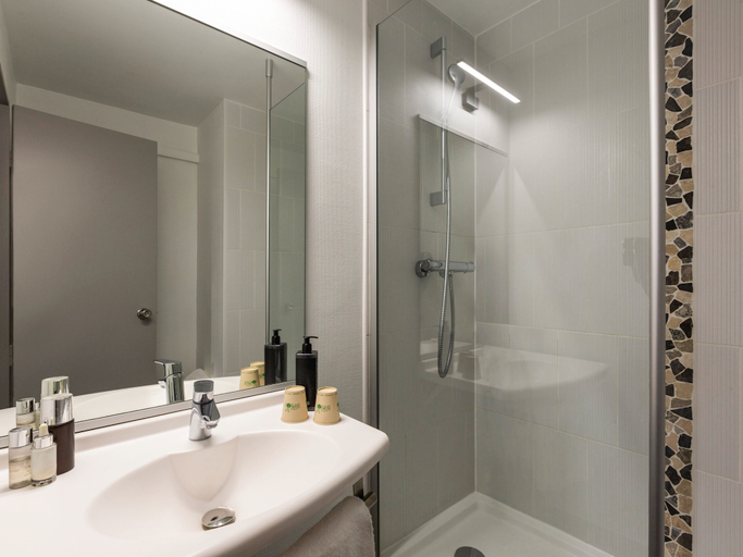 Bathroom 4, ibis Styles Bobigny Centre Préfecture, Seine-Saint-Denis