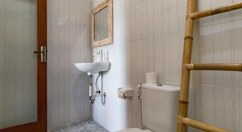 Bathroom 5, Dicky Guest House Batu Bolong, Badung