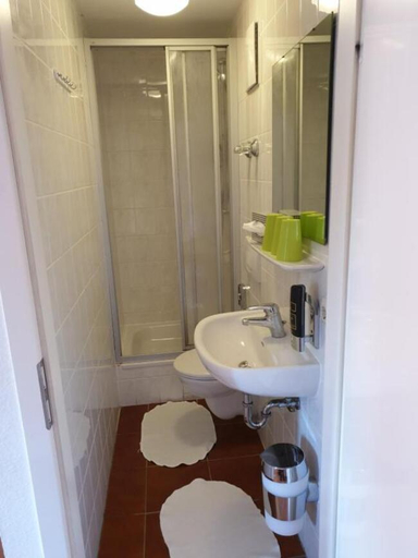 Bathroom 2, Landgasthof zum Bruckenwirt, Starnberg