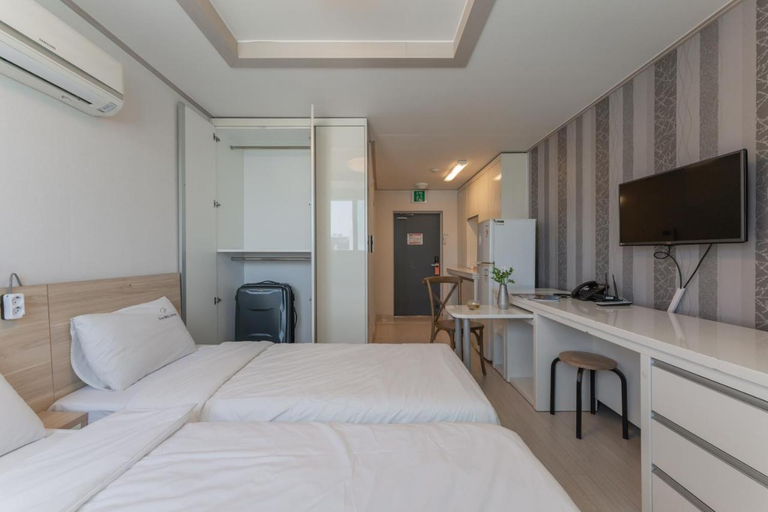 Bedroom 3, Stay Well Hotel, Jung