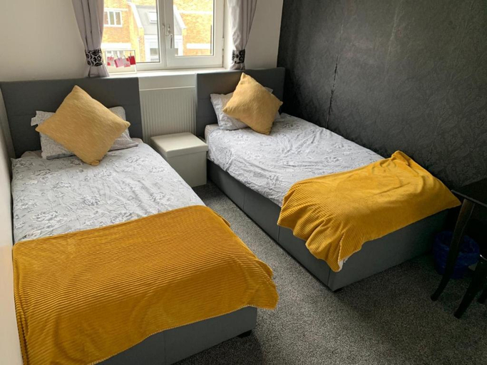 Bedroom 3, London Budget Maisonette, London