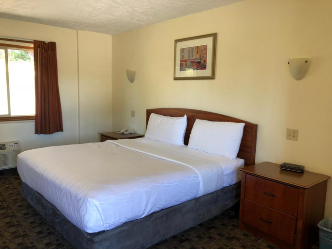 Bedroom 3, Monticello Motel, Multnomah