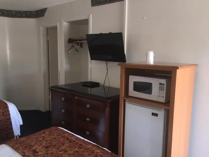 Bedroom 5, Frontier Motel, Orange