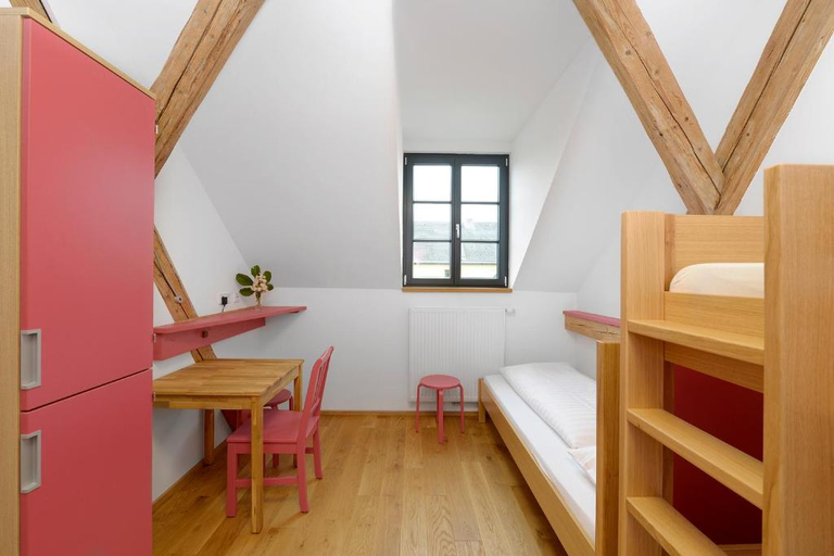 Bedroom 5, Herberge Hof Armada, Wiesbaden