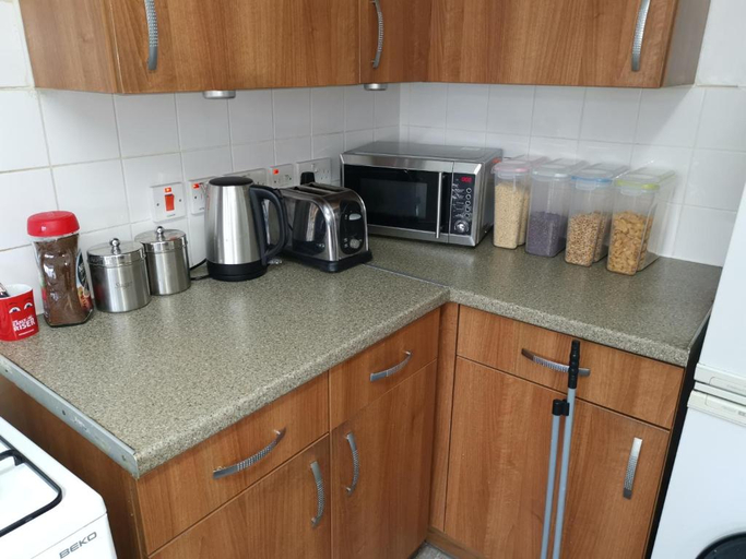 Others 5, London Budget Maisonette, London