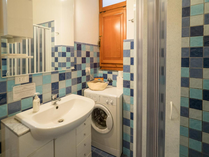 Bathroom 4, Unda de Ma Sea View Terrace Apartment, La Spezia