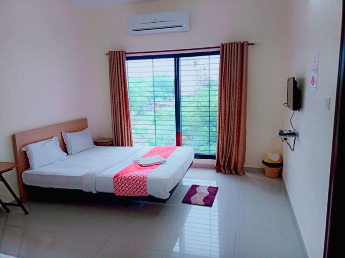 Bedroom 2, Hotel Relax Inn, Satara