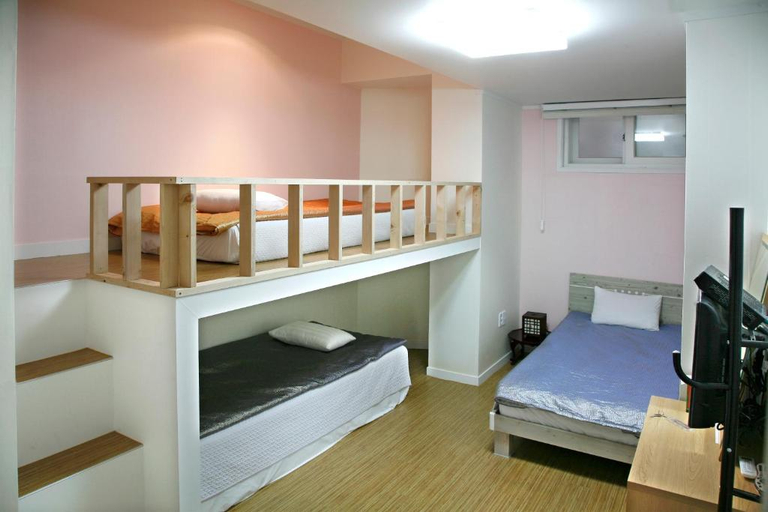 Bedroom 4, Mama Guest House, Jung