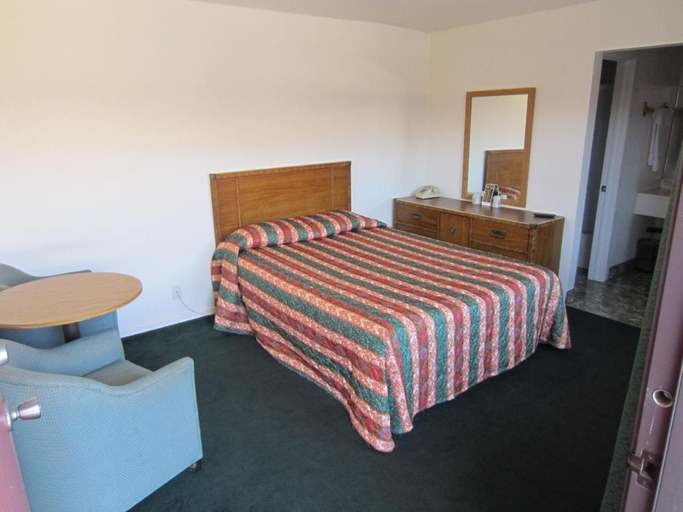 Bedroom 4, Welcome Inn & Suites, Orange