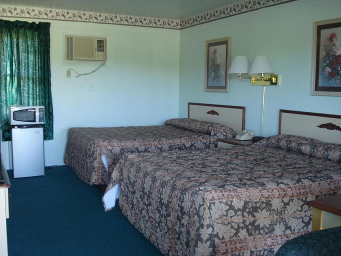 Bedroom 1, Thruway Holiday Motel, Chautauqua