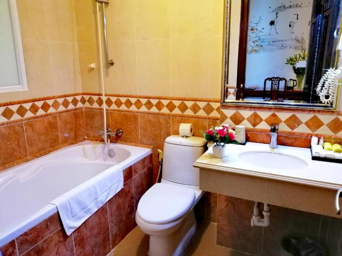 Bathroom 4, Phoenix Palace Hotel, Hoàn Kiếm