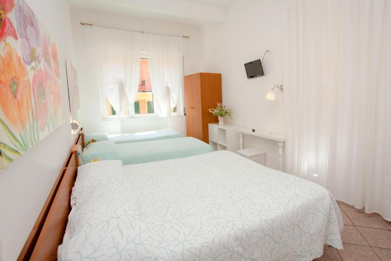 Bedroom 5, Hotel Lydia, Savona