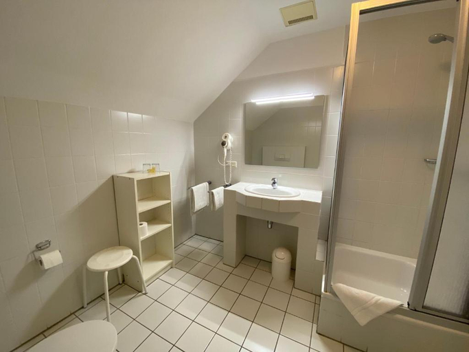 Bathroom 5, Hotel Spitze Warte, Soest