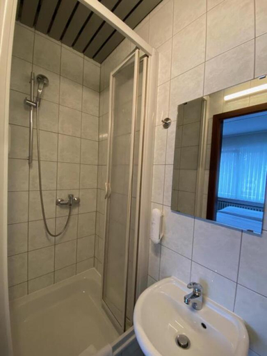 Bathroom 5, Frohnhauser Hof Hotel, Essen