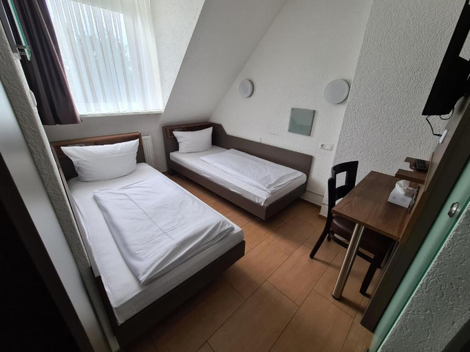 Bedroom 2, Frohnhauser Hof Hotel, Essen