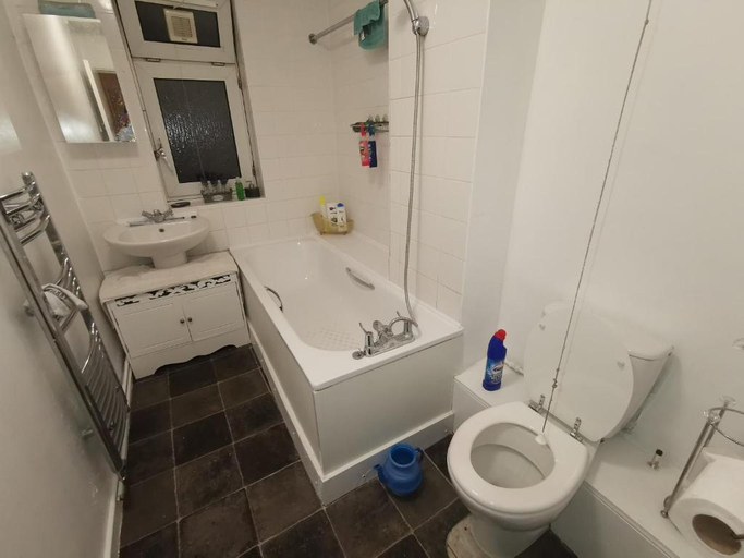 Bathroom, London Budget Maisonette, London