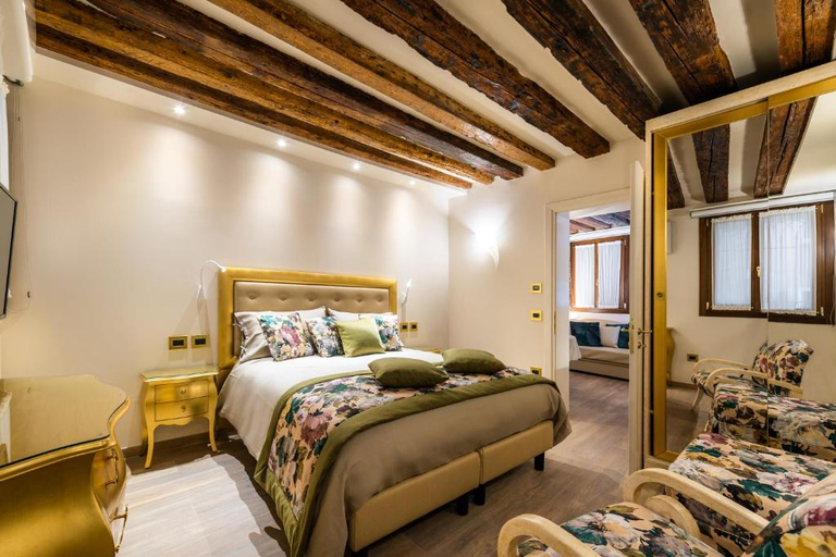 Bedroom 5, Nike Apartments, Venezia
