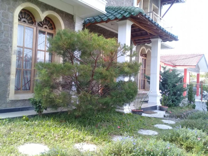 Others 5, Marie'z Villa, Samosir