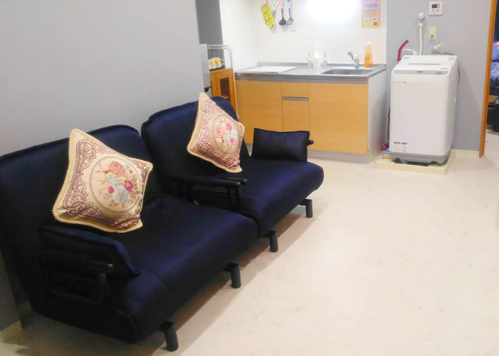 Others 3, R1, City center, 1-min Subway, 5-minJR, 2 suites. R1, 鐵路步行1分鐘, 位於市中心, 2套房2衛浴1廚, 免費按摩椅, 關西機場直達, 免費洗衣, Osaka