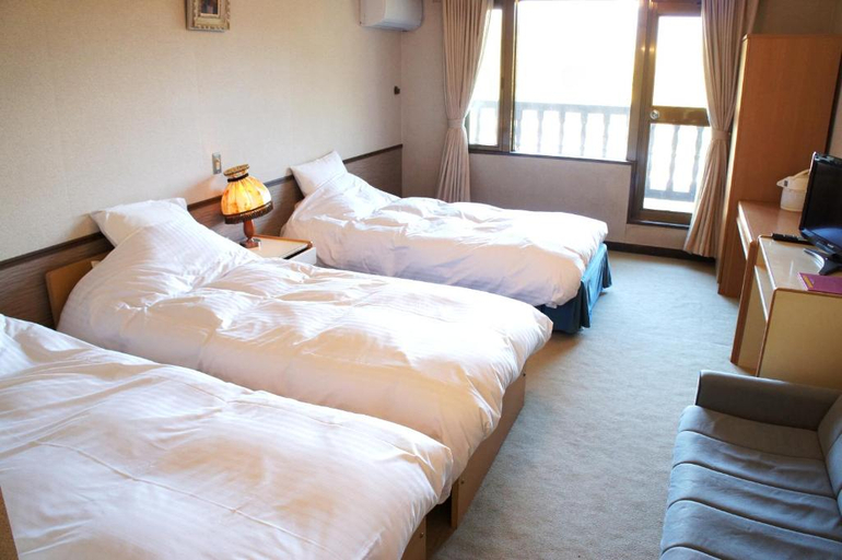 Bedroom 4, Petit Hotel Shitaka, Hakuba