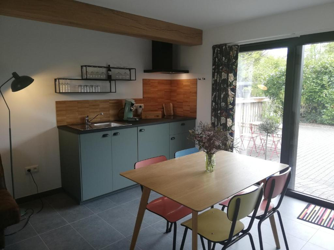 Others 4, Noest, Oost-Vlaanderen