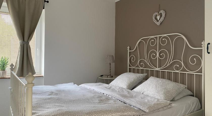 Bedroom 2, Apartments Vila Cvetka Bled, Bled