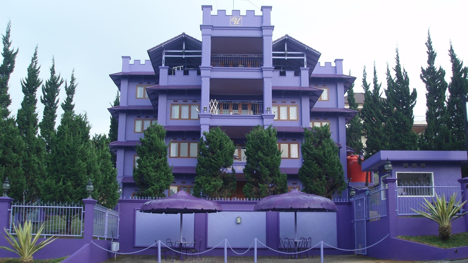 Villa ungu  , Malang