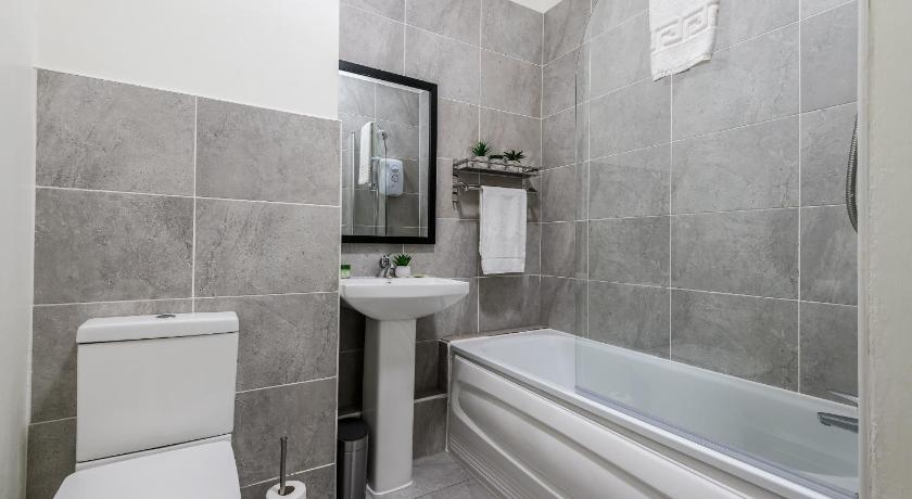 Bathroom 2, Host & Stay - Catharine Quarters, Sefton