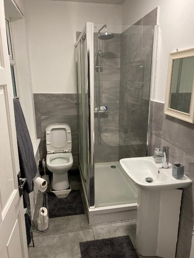 Bathroom, Lovely 2 bedroom apartment in M1 with parking, Manchester
