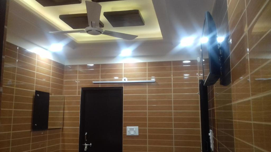 Bathroom 4, Posh S.delhi Foreigners Area, V.safe, Lajpat Ngr-2, Delhi