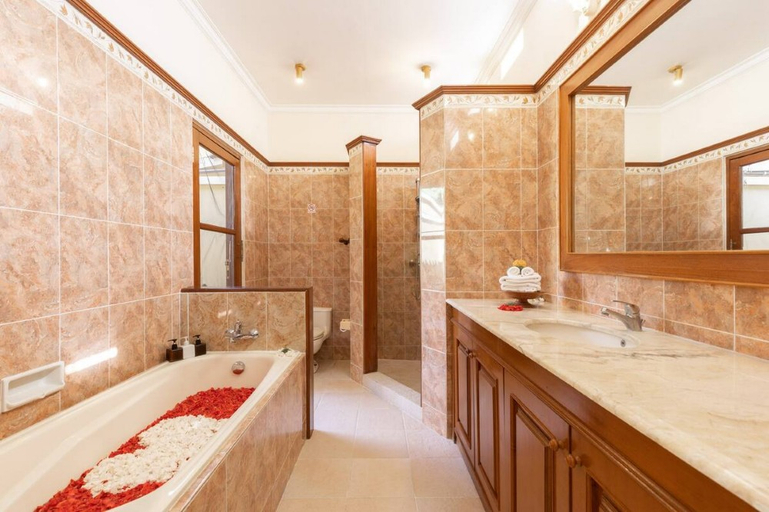 Bathroom, Villa Tunjung@Emerald Villas Complex.Sanur beach., Denpasar