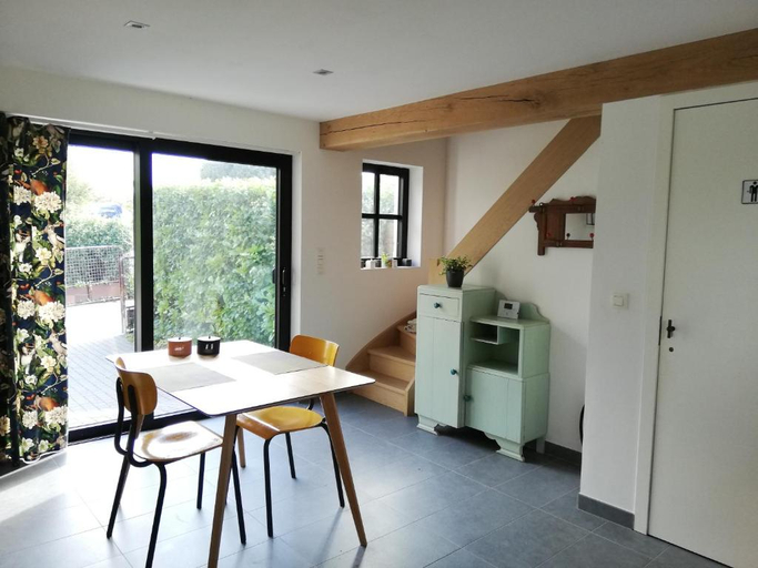 Others 3, Noest, Oost-Vlaanderen