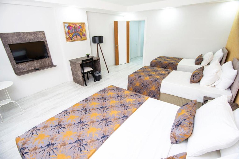 Bedroom 4, The Breeze Hotel, Merkez