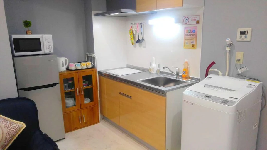 Others 2, R1, City center, 1-min Subway, 5-minJR, 2 suites. R1, 鐵路步行1分鐘, 位於市中心, 2套房2衛浴1廚, 免費按摩椅, 關西機場直達, 免費洗衣, Osaka